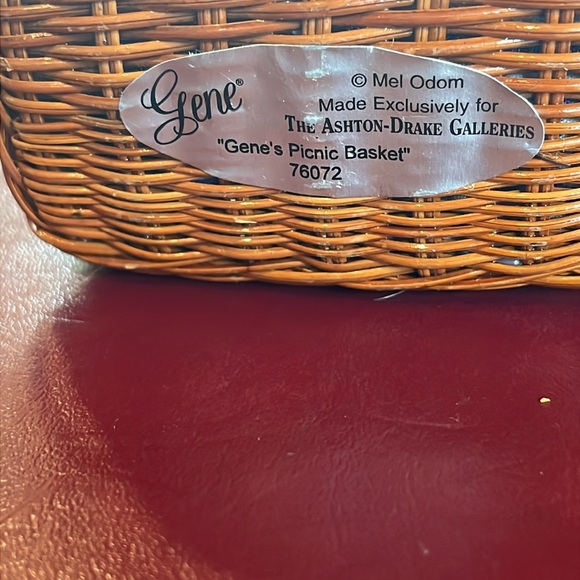 Gene’s Picnic Basket - for Gene Marshall - Picture 4 of 8